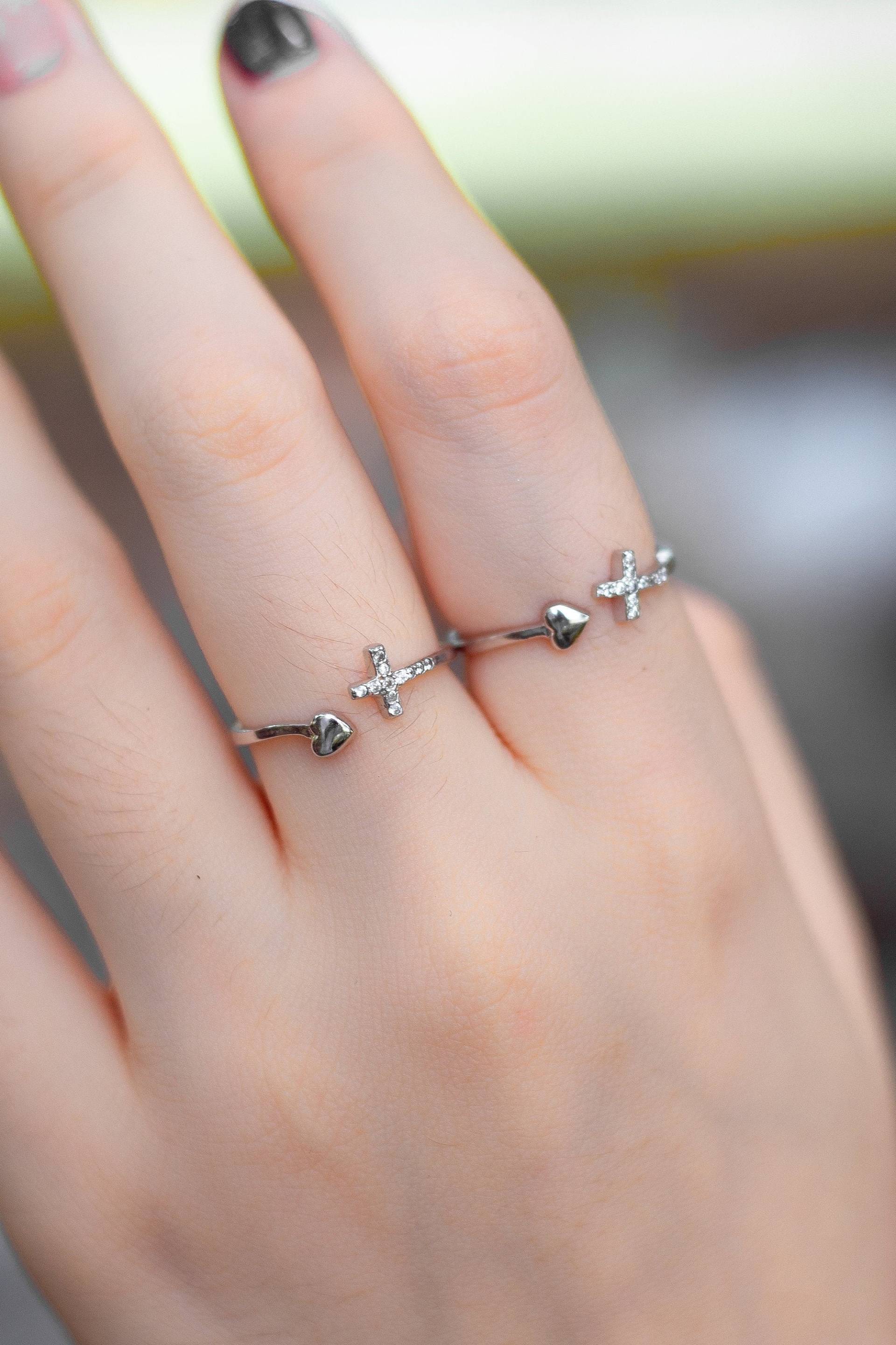 Suvani 925 Sterling Silber Zirkonia Cz Liebe Jesus Kreuz Herz Band Ring Schmuck Größe 6, 7, 8 von SuvaniJewelry