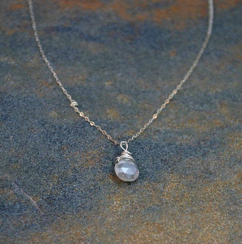 Juni Birthstone Halskette, Grau Mondstein Briolette Schmuck, Geburtstag Halskette Juni Birthstone Halskette, Grau Mondstein Briolette Schmuck, Geburtstag Halskette von SuzAndRoo