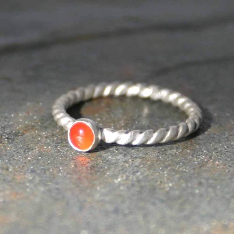Pfund Sterling Twist-Karneol-Ring, Stapelbare Stein Ring, 925Er Silber Zierliche Seil Ring Verdreht Pfund Sterling Twist-Karneol-Ring, Stapelbare Stein Ring, 925Er Silber Zierliche Seil Ring Verdreht von SuzAndRoo