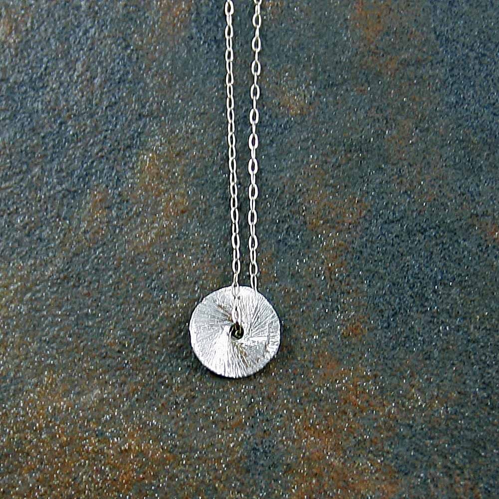 Winzige Sterling Scheibe Halskette Winzigen Kreis Jeden Tag Zierlichen Schmuck Kleine Moderne Einfache Winzige Sterling Scheibe Halskette Winzigen Kreis Jeden Tag Zierlichen Schmuck Kleine Moderne Einfache von SuzAndRoo
