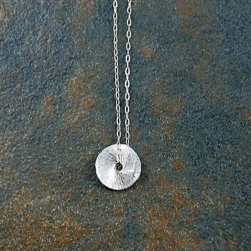 Winzige Sterling Scheibe Halskette Winzigen Kreis Jeden Tag Zierlichen Schmuck Kleine Moderne Einfache Winzige Sterling Scheibe Halskette Winzigen Kreis Jeden Tag Zierlichen Schmuck Kleine Moderne Einfache von SuzAndRoo