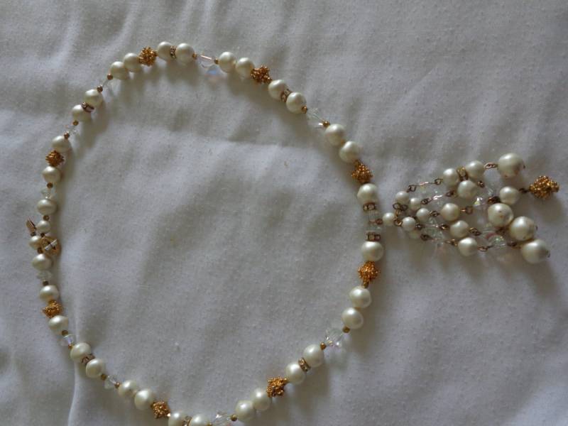 Halskette Faux Perle Mit Gold Nuggets Quasten Drapiert Die Vorderseite | #0398 Halskette Faux Perle Mit Gold Nuggets Quasten Drapiert Die Vorderseite | #0398 von Suzannesgold