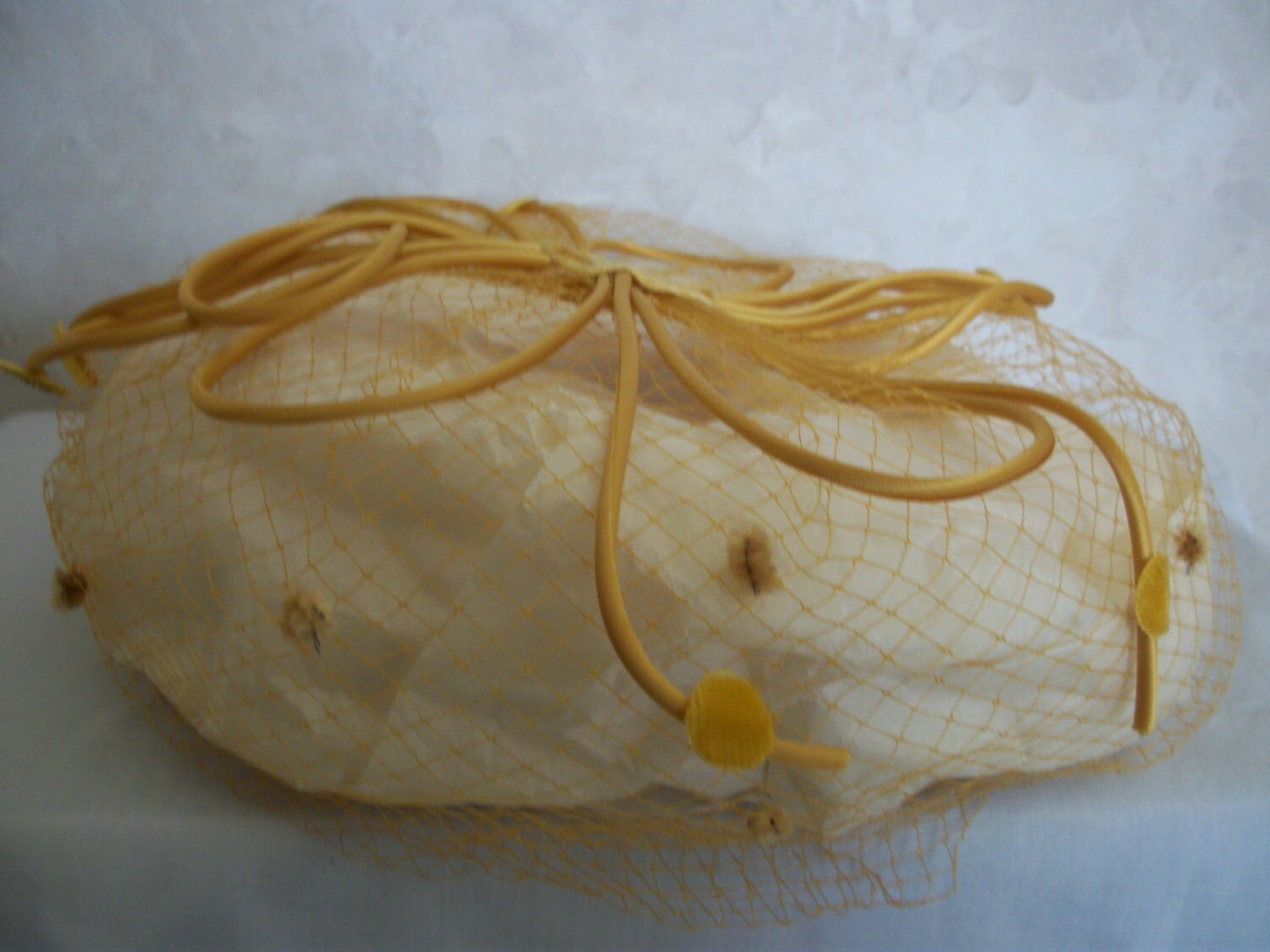 Hut Gold Netted Vintage Verziert Mit Satin Dünne Band Saiten | #0639 Hut Gold Netted Vintage Verziert Mit Satin Dünne Band Saiten | #0639 von Suzannesgold