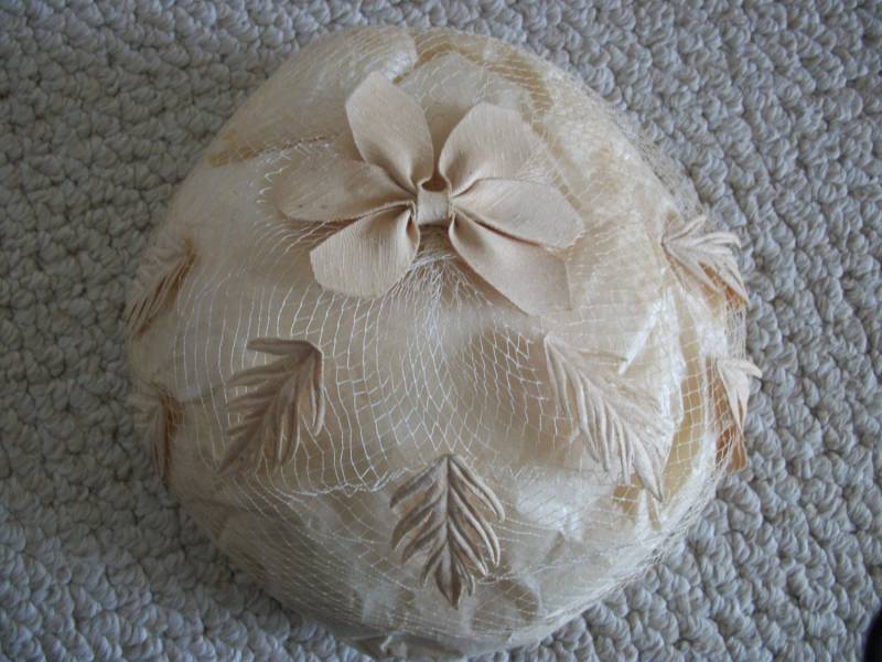 Hut Off-White Netted Mit Herbstblättern | 0'310 von Suzannesgold