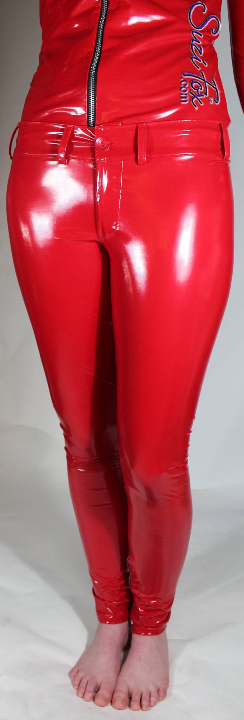 Damen Jeans Hose Mit Aufgesetzter Gesäßtasche Und Gürtelschlaufen, Hier Abgebildet in Red Gloss Vinyl/Pvc Von Suzi Fox von SuziFox