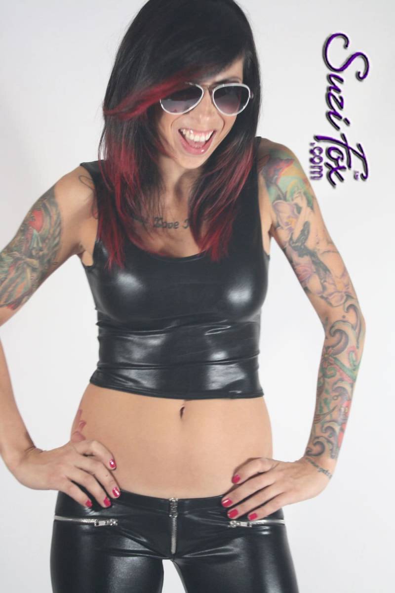 Tank-Top in Schwarz Metallic Folie Kunstleder Look Von Suzi Fox von SuziFox