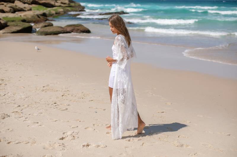 Weißer Spitzen Kimono Umhang Kaftan + Viewmyshop Braut Boho Kleid Bademode Top Wickelrock Rüschenfrei Vintage von SuziRoseDesigns
