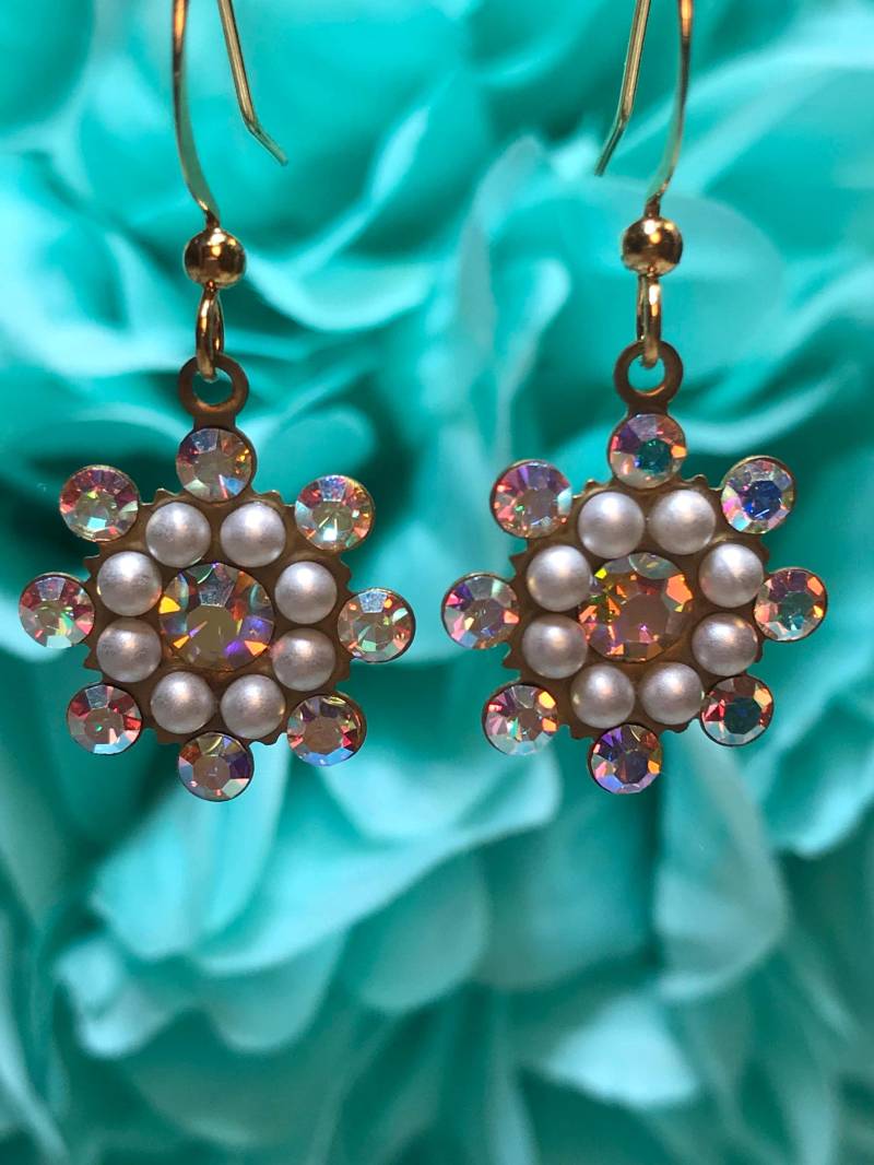 Swarovski Ab-Kristall Schneeflocke Ohrringe Winter Holiday Pearl Drops von SuzieQsGiftShop