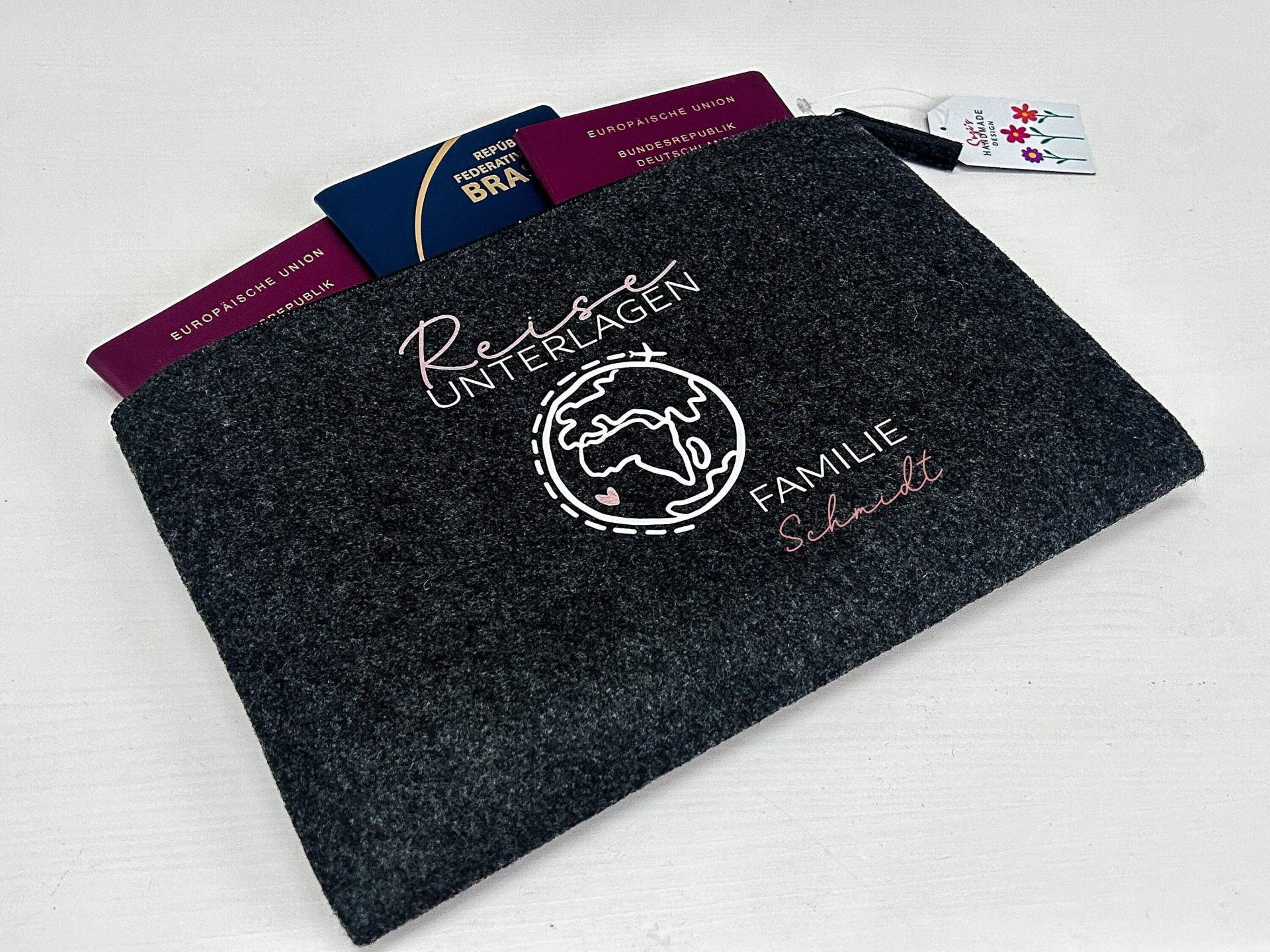 Dokumententasche „Welt" - Personalisiertes Geschenk Für Urlauber Mit Familienname von SuzisHandmadeDesign