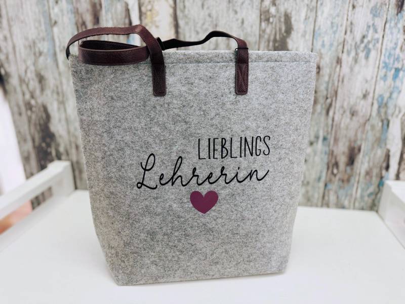 Filztasche "Lieblings Lehrerin" - Personalisiertes Geschenk Für Lehrerin Auch Erzieherin Und Tagesmutter Personalisierte Tasche von SuzisHandmadeDesign