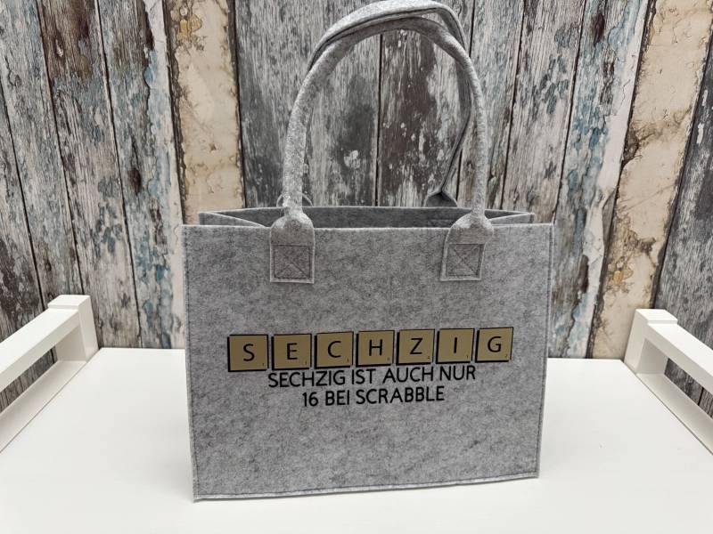 Filztasche "Scrabble 60"- Runder Geburtstag 40 50 60 70 - Personalisiertes Geschenk Personalisierbar Mit Namen Personalisierte Tasche von SuzisHandmadeDesign