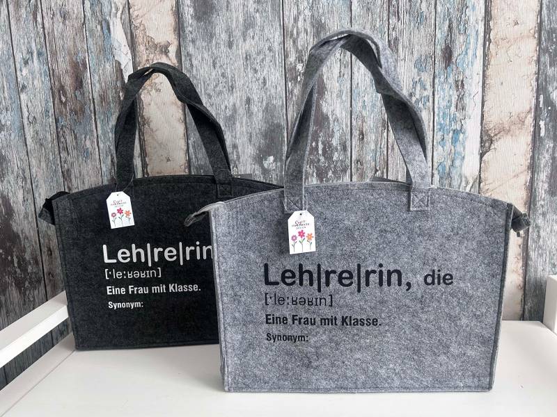 Personalisierte Filztasche "Eine Frau Mit Klasse" Personalisiertes Geschenk Für Lehrerinnen - Personalisierte Tasche Laptoptasche von SuzisHandmadeDesign