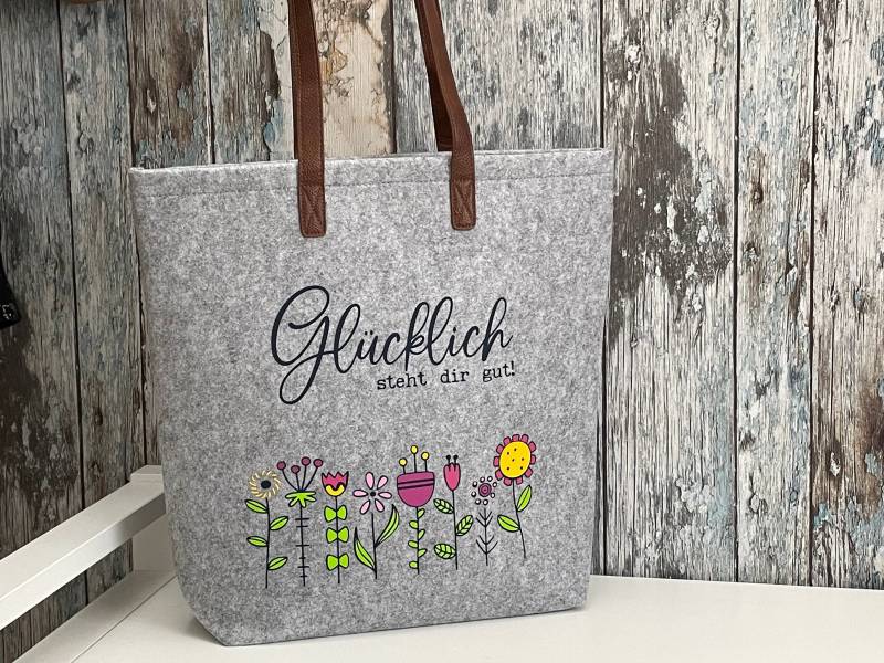 Filztasche „Glücklich Steht Dir Gut" - Personalisiertes Geschenk Für Frauen Und Mädchen Personalisiert Mit Namen Personalisierte Tasche von SuzisHandmadeDesign