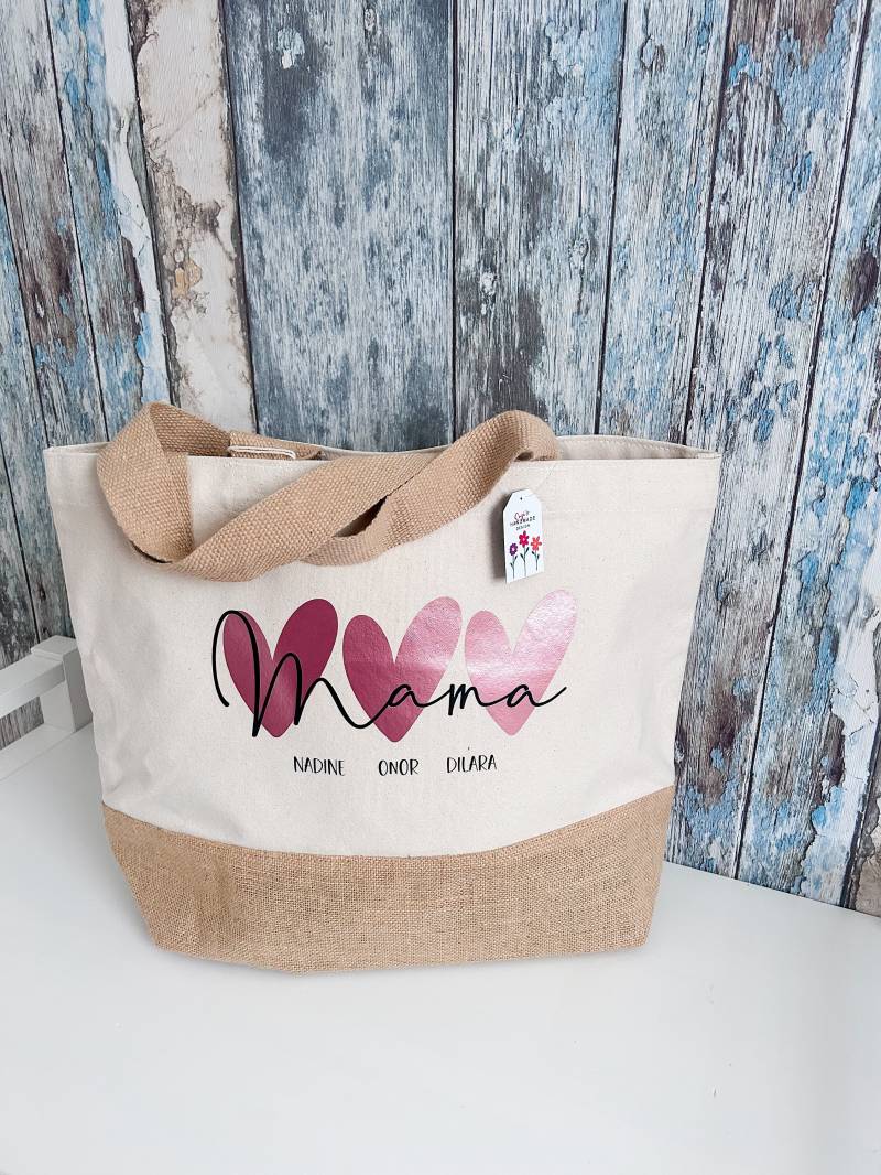Shopper Aus Jute Und Canvas "Mamas Herzen " Mit Versteckter Botschaft Namen Der Kinder - Personalisierte Tasche von SuzisHandmadeDesign