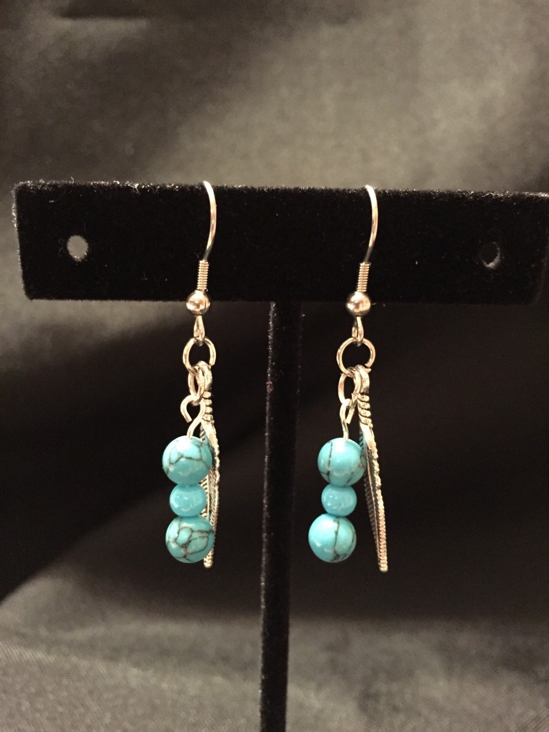 Türkis Feder Ohrringe Boho Perlen Ohrringe Türkis Feder Ohrringe Boho Perlen Ohrringe von SuzyGotBeads