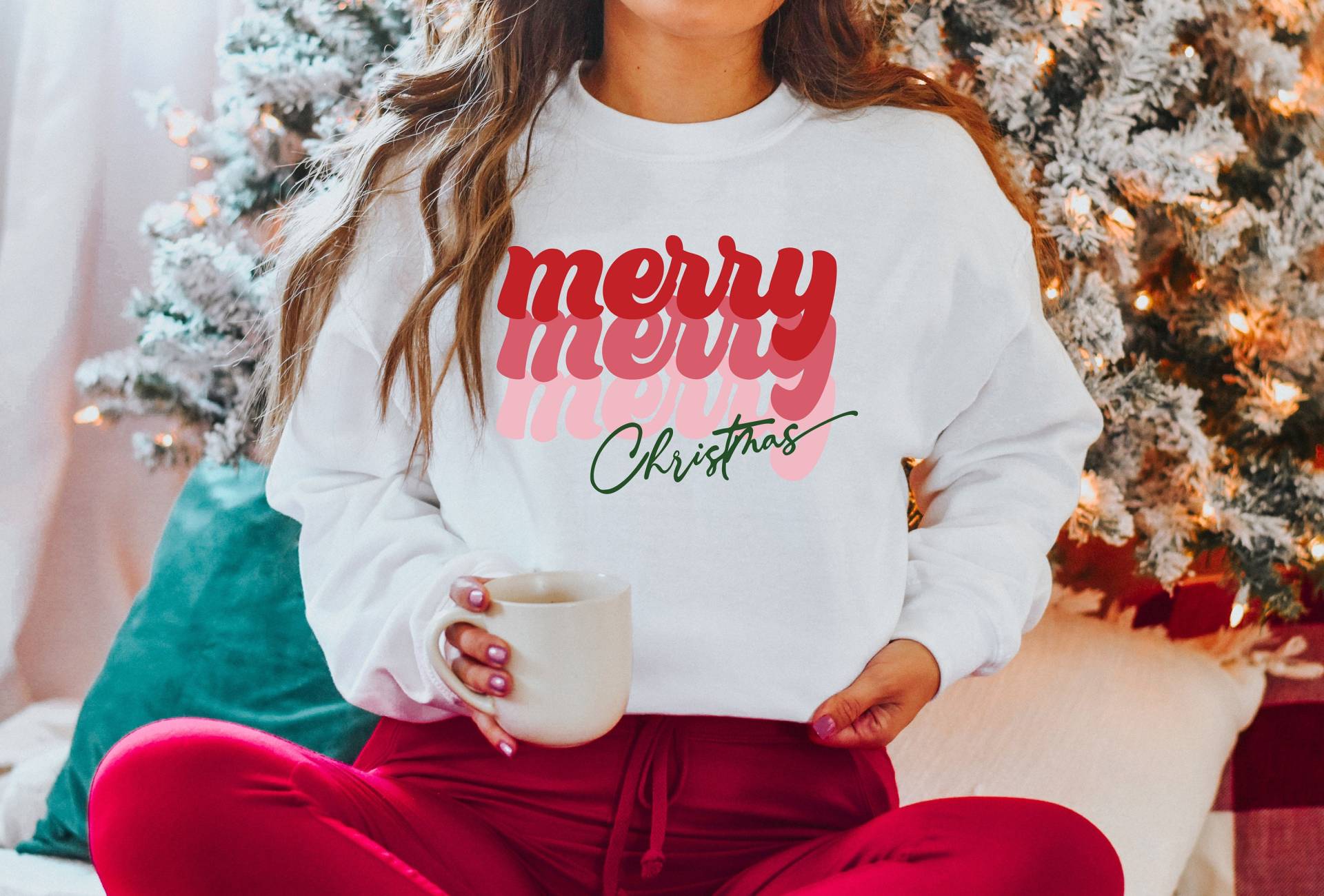 Merry & Bright , Weihnachtsshirt Für Frauen, Weiches Damen Weihnachtspullover - Weihnachtsparty Sweatshirt Weihnachts Pyjamas von SuzysGraphicTees
