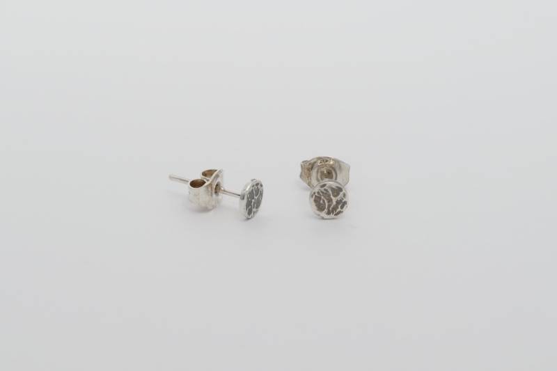 Gehämmerte Sterling Silber Mond Ohrstecker Oxidierter Schmuck Gehämmerte Sterling Silber Mond Ohrstecker Oxidierter Schmuck von SvelteStudio
