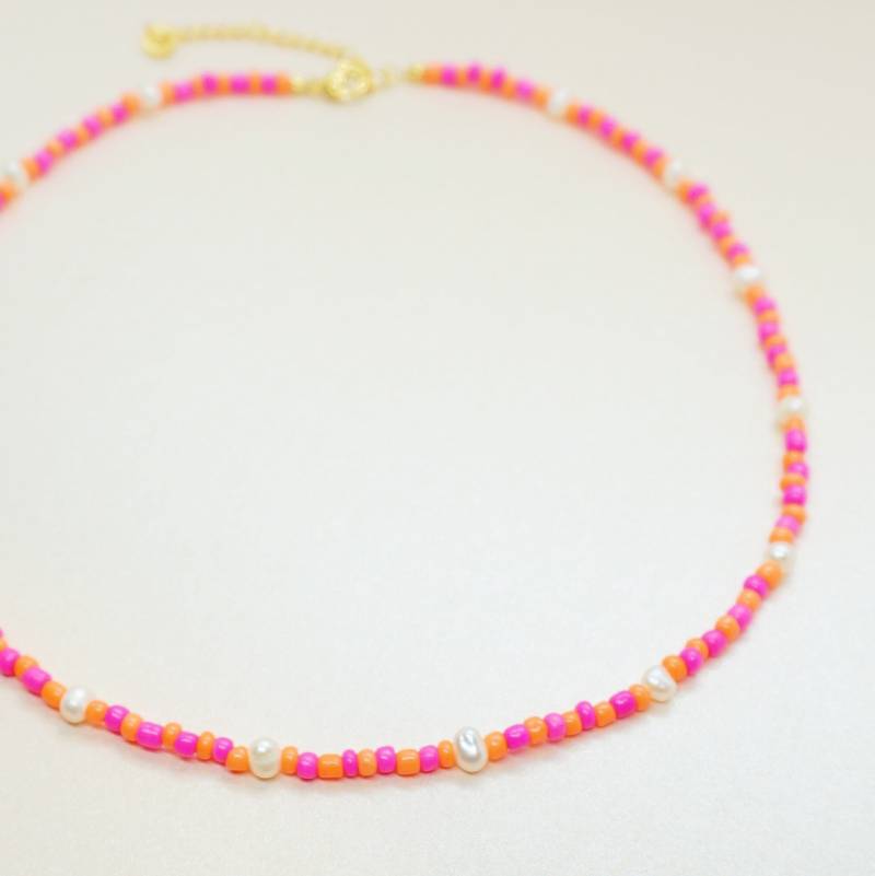 Halskette Mit Orangenen Und Pinken Perlen Süßwasserperlen von Svenjadocjewellery