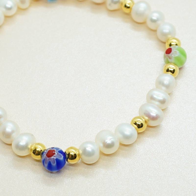 Perlenarmband Mit Süßwasser - Und Millefioriperlen von Svenjadocjewellery