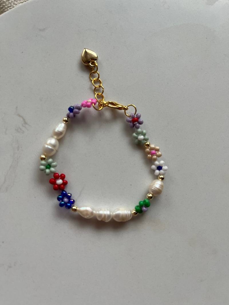 Blumenarmband Aus Bunten Perlen Daisyarmbänder Gänseblümchenmuster Mutter Tochter Blütenarmband Rocailles Und Süßwasserperlen Modern von Svnlittlethings