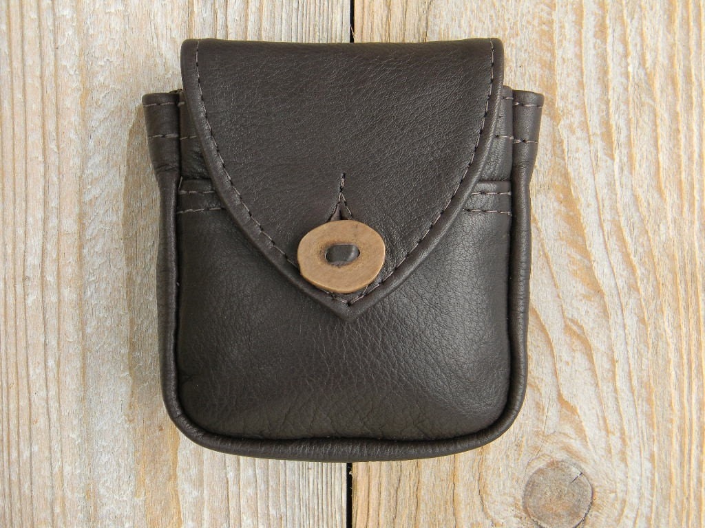Die Kleine Dunkelbraune Gürteltasche Die Kleine Dunkelbraune Gürteltasche von SwadeshiLeatherworks