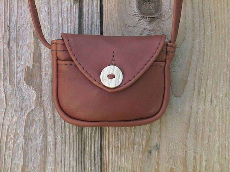 Die Xsmall Satteltasche Mit Flachem Riemen Die Xsmall Satteltasche Mit Flachem Riemen von SwadeshiLeatherworks