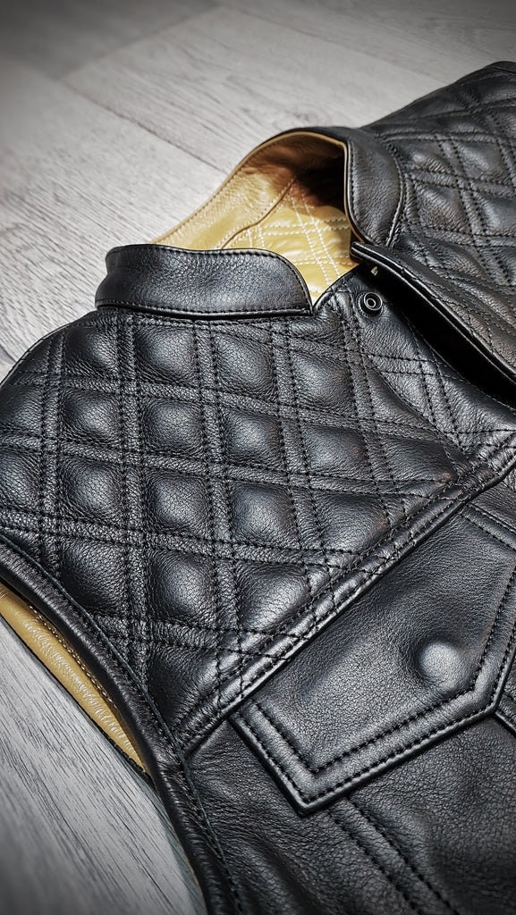 Desert Vest | Leather & Denim Military Style For Men Versatile Biker Motorcycle von SwaggeroutfitsStore