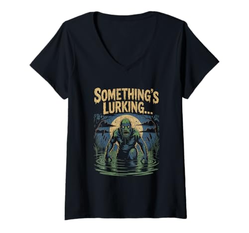 Damen Sumpfkreatur, die unter Vollmond aus dem Wasser auftaucht, Halloween T-Shirt mit V-Ausschnitt Damen Sumpfkreatur, die unter Vollmond aus dem Wasser auftaucht, Halloween T-Shirt mit V-Ausschnitt von Swamp Nightwear