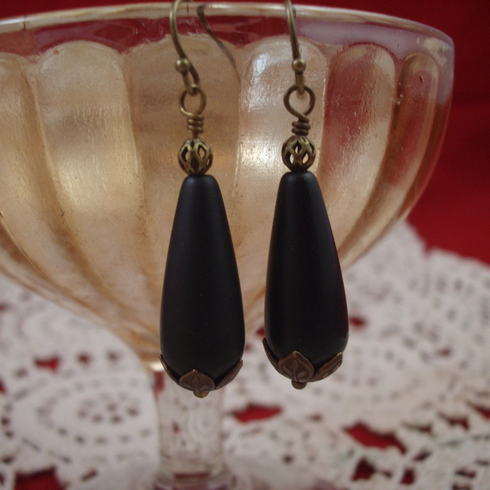 Einfache Steine Tropfen Mit Messing Schwarz von SwanDiveJewelry