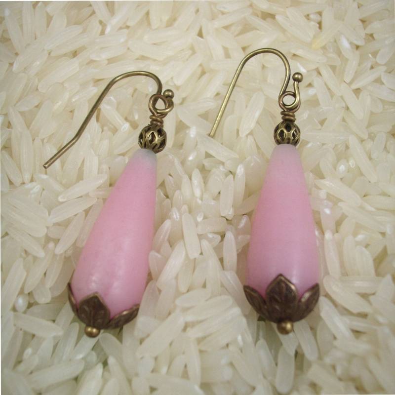 Einfache Steine Tropfen Mit Messing in Rosa von SwanDiveJewelry