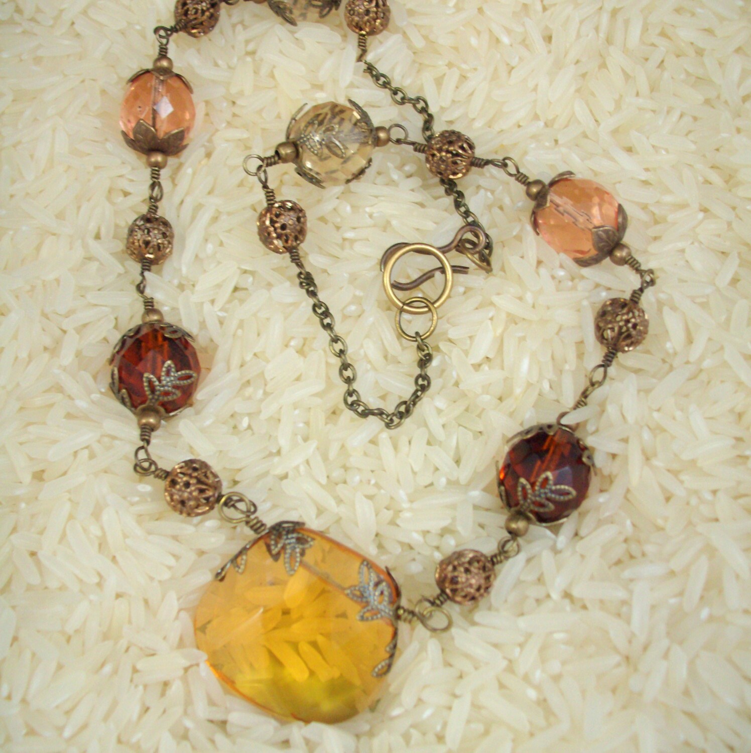 Golden Glow Mit Messing-Blätter von SwanDiveJewelry