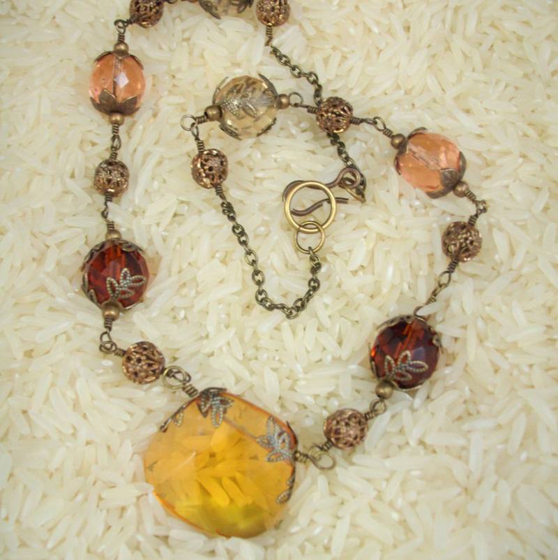 Golden Glow Mit Messing-Blätter von SwanDiveJewelry