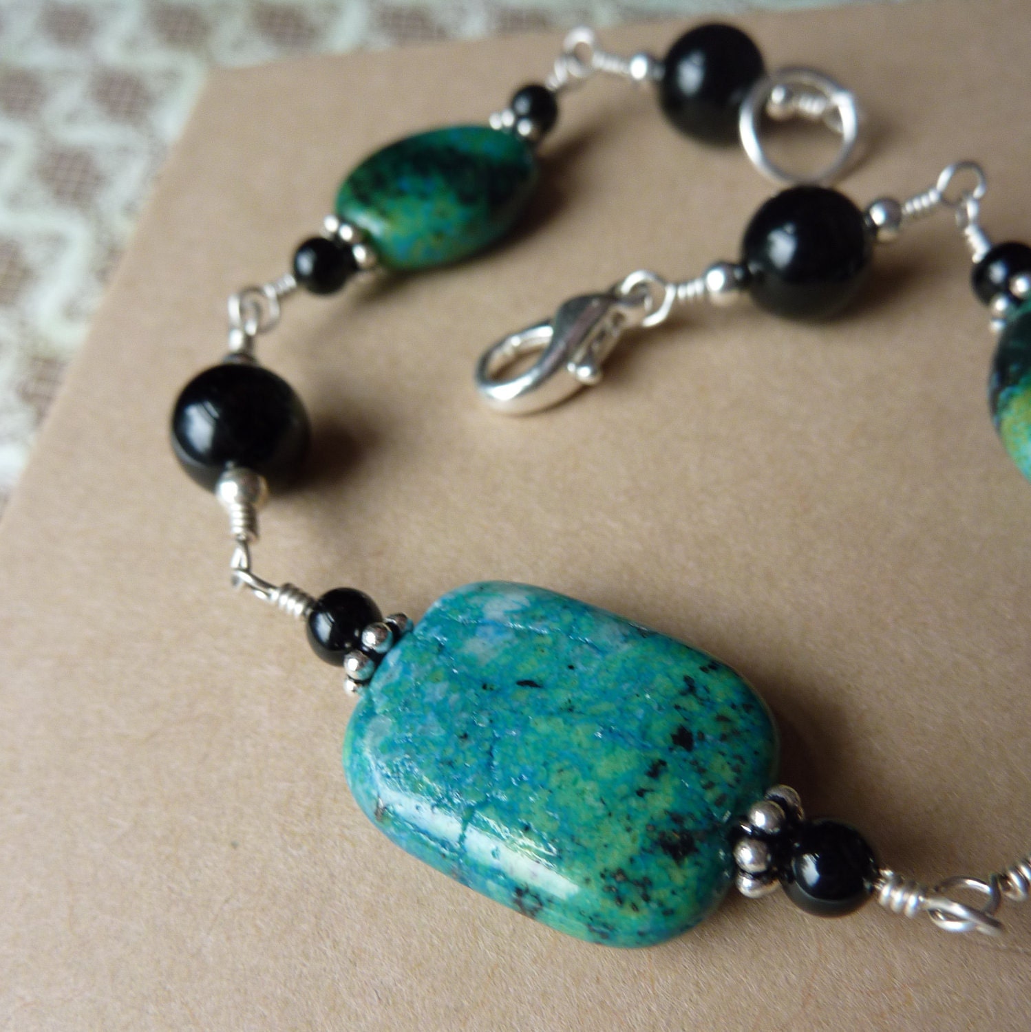 Helle Blaue Und Grüne Armband Mit Schwarzen Onyx Silber von SwanDiveJewelry