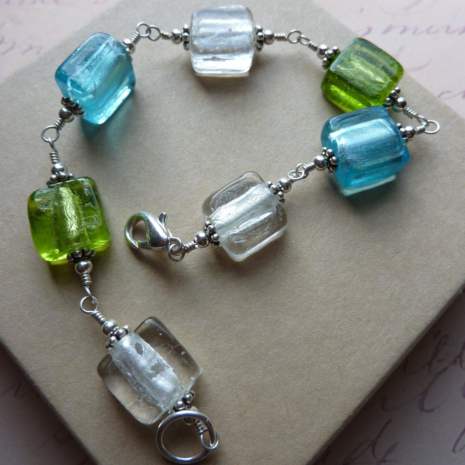 Hellen Murano Glas Armband in Blau, Grün Und Weiß Mit Silber von SwanDiveJewelry