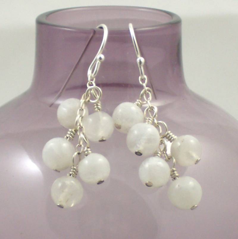 Mondstein-Cluster-Ohrringe Mondstein-Cluster-Ohrringe von SwanDiveJewelry