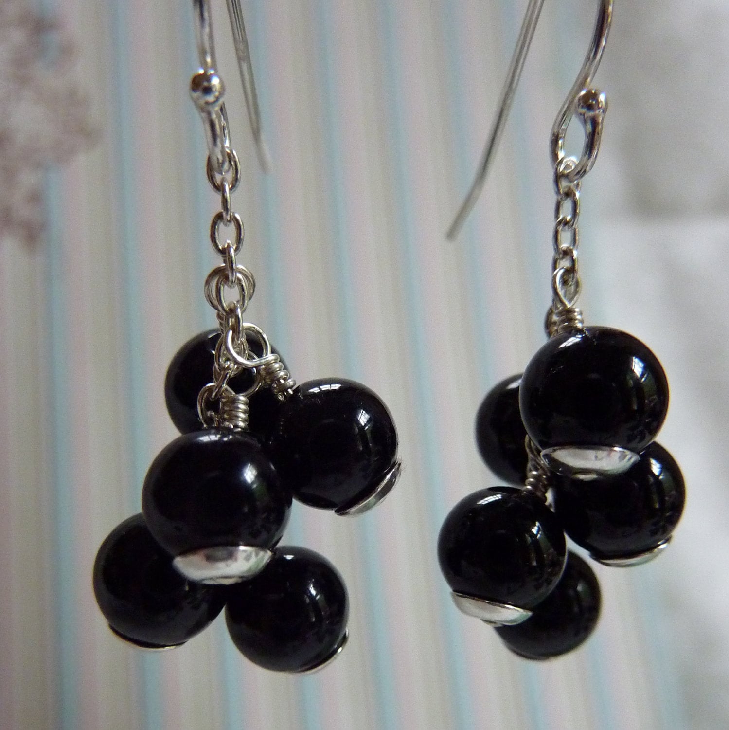 Ohrringe Onyx-Cluster von SwanDiveJewelry