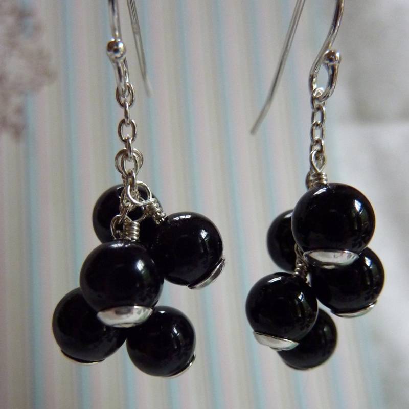 Ohrringe Onyx-Cluster Ohrringe Onyx-Cluster von SwanDiveJewelry