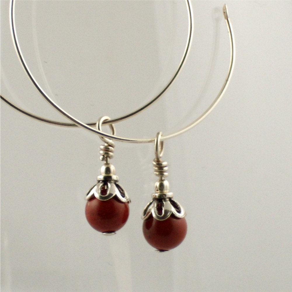 Rotem Jaspis Tropfen Auf Silber Creolen von SwanDiveJewelry