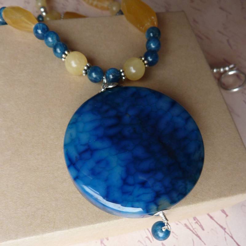 Verkauf - Dark Blue Fire Agate Halskette Mit Citrin, Apatit Und Aragonit Verkauf - Dark Blue Fire Agate Halskette Mit Citrin, Apatit Und Aragonit von SwanDiveJewelry