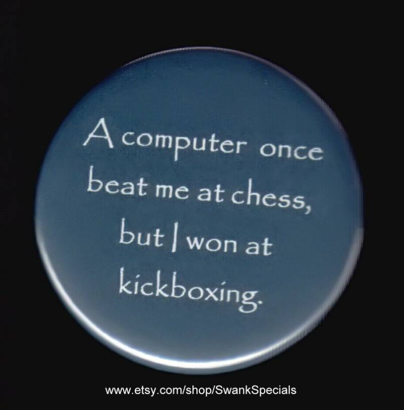 Ein Computer Hat Mich Mal Beim Schach Geschlagen, Aber Ich Habe Kickboxen Gewonnen. Button Oder Magnet von SwankSpecials