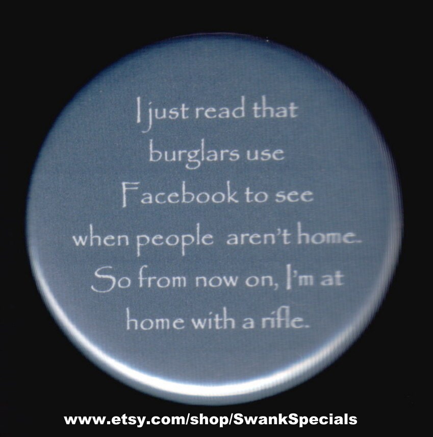 Ich Habe Gerade Gelesen, Dass Einbrecher Facebook Benutzen Um Zu Sehen Wenn Die Leute Nicht Hause Sind. Also Ab Jetzt Bin Ich Mit Dem Gewehr Hause von SwankSpecials