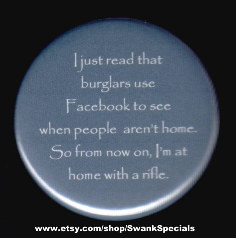 Ich Habe Gerade Gelesen, Dass Einbrecher Facebook Benutzen Um Zu Sehen Wenn Die Leute Nicht Hause Sind. Also Ab Jetzt Bin Ich Mit Dem Gewehr Hause von SwankSpecials