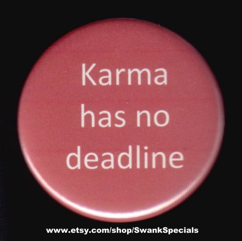 Karma Kennt Keine Deadline. Button Oder Magnet von SwankSpecials
