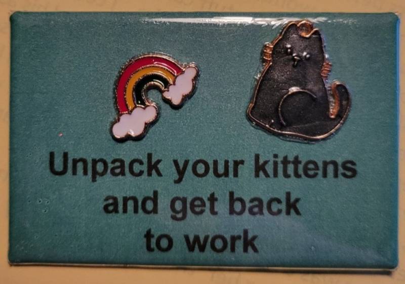 Kitten Auspacken Und An Die Arbeit Machen - Button Oder Magnet 3 D Optionen Verfügbar von SwankSpecials