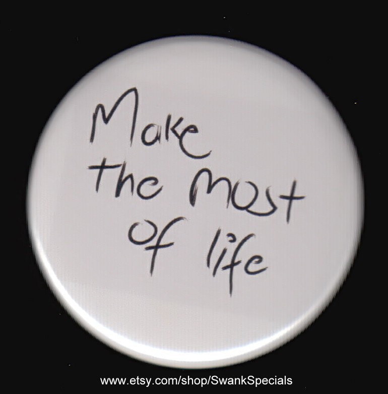Mach Das Beste Aus Dem Leben. Button Oder Magnet von SwankSpecials