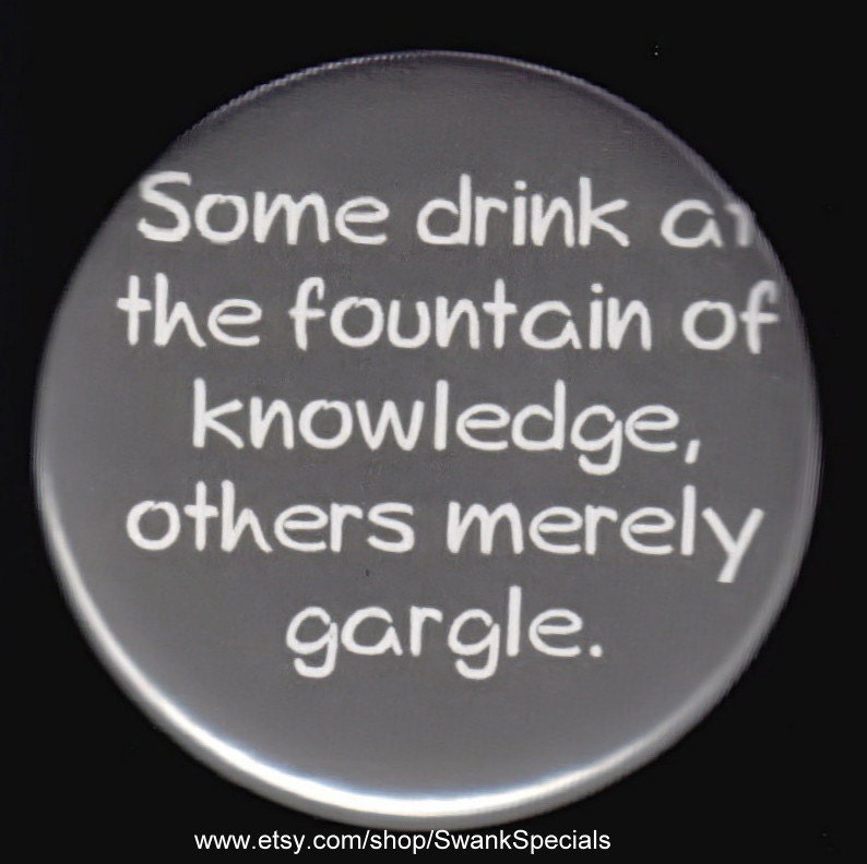 Manche Trinken Aus Der Quelle Erkenntnis, Andere Gurgeln Lediglich. Pin Zurück Button Oder Magnet von SwankSpecials