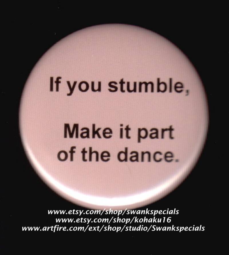 Wenn Du Stolperst, Mach Es Zu Einem Teil Des Tanzes. Button Oder Magnet von SwankSpecials