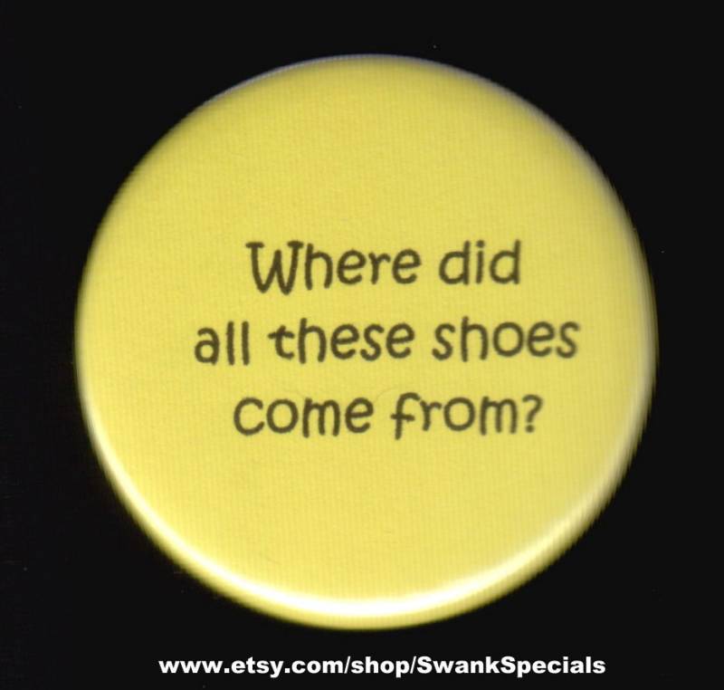Woher Kommen All Diese Schuhe? Button Oder Magnet von SwankSpecials
