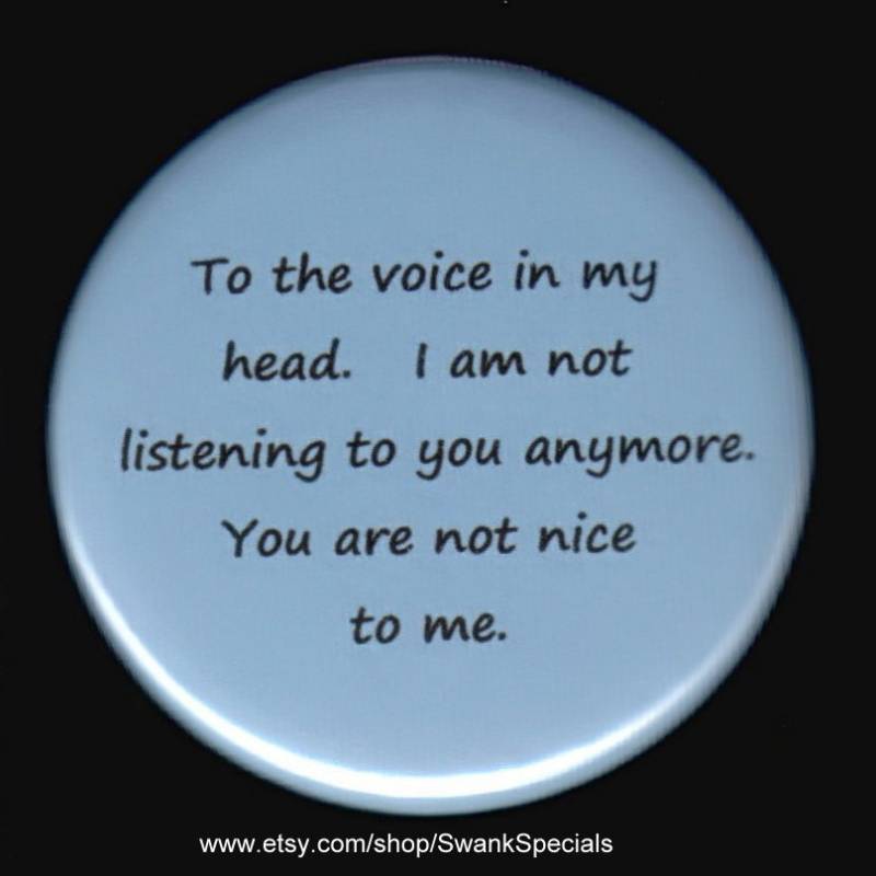 Zu Der Stimme in Meinem Kopf, Ich Höre Dir Nicht Mehr Zu. Du Bist Nett Zu Mir. Button Oder Magnet von SwankSpecials