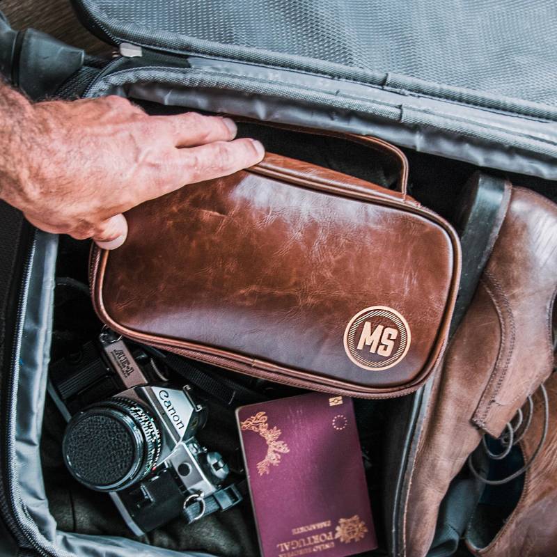 Personalisiertes Dopp Kit - Kulturtasche Aus Leder Für Herren, Reise-Kulturbeutel Männer, Monogramm Kit, Geschenkideen Trauzeugen, Personalisiertes von SwankyBadger